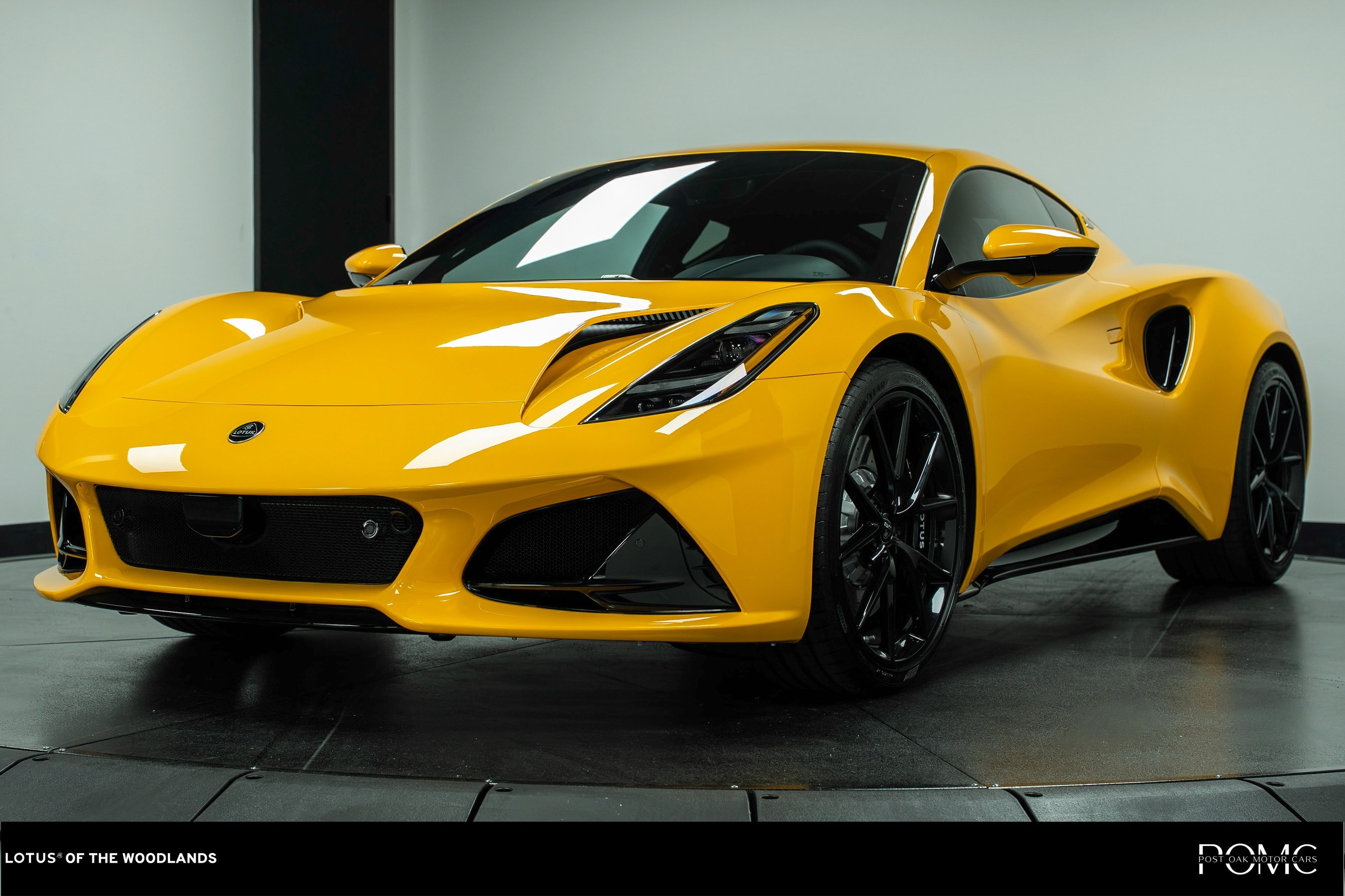 Lotus Chega ao Brasil: O Último Purista a Combustão e os Elétricos de 900 cv