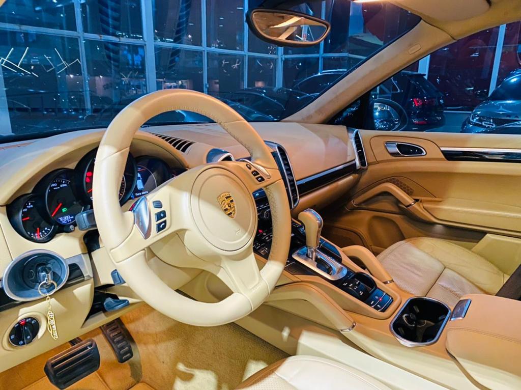 PORSCHE CAYENNE 3.6 V6 4X4 2014 PRETA INTERIOR CARAMELO TETO SOLAR Tcar