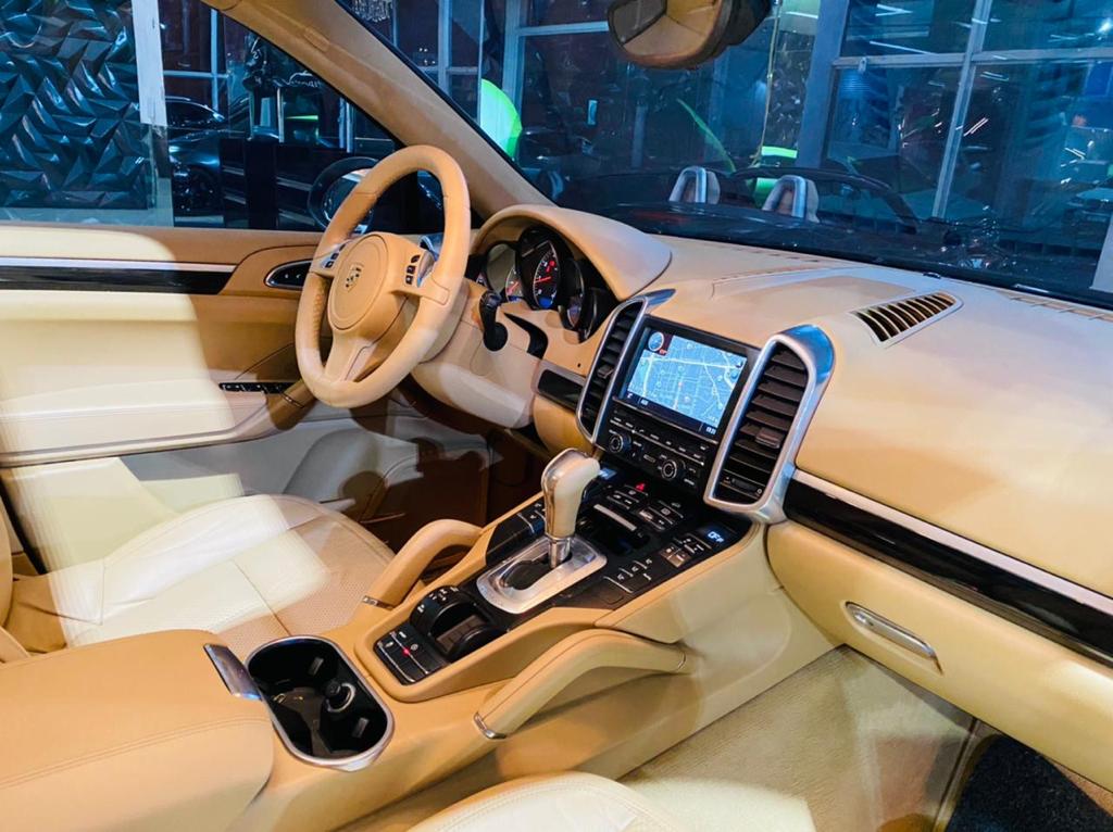 PORSCHE CAYENNE 3.6 V6 4X4 2014 PRETA INTERIOR CARAMELO TETO SOLAR Tcar